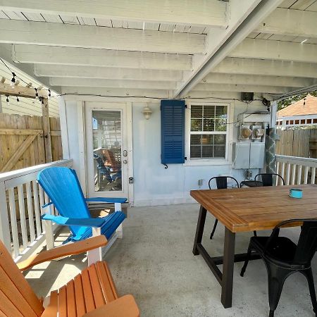 Seablue Cottage - Downstairs; 2 Blocks To The Beach 加尔维斯敦 外观 照片