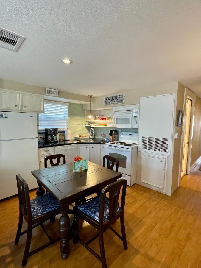 Seablue Cottage - Downstairs; 2 Blocks To The Beach 加尔维斯敦 外观 照片