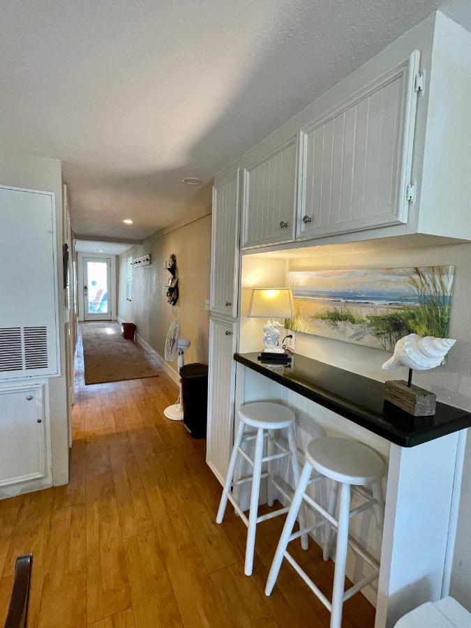 Seablue Cottage - Downstairs; 2 Blocks To The Beach 加尔维斯敦 外观 照片